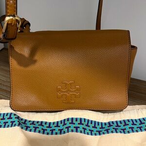 Tory Burch crossbody tan.